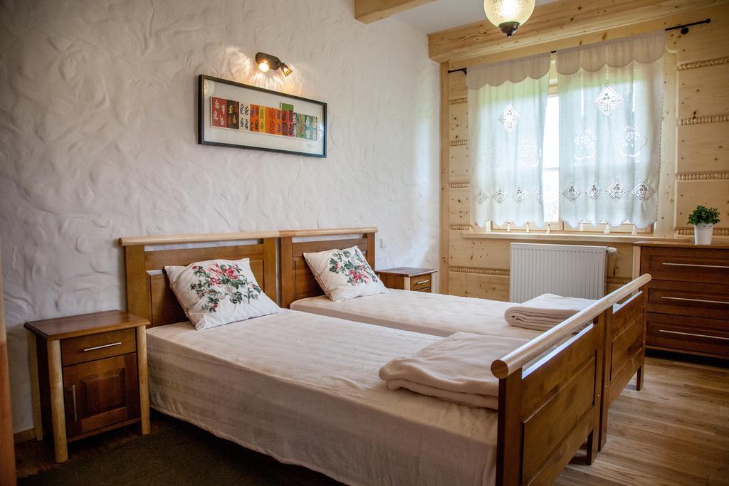 Dom Pod Smokami Apartment Bukowina Tatrzanska Ngoại thất bức ảnh