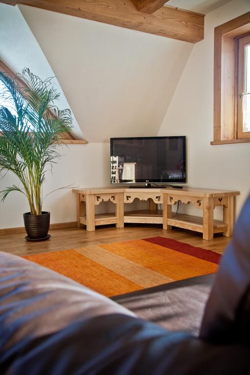 Dom Pod Smokami Apartment Bukowina Tatrzanska Ngoại thất bức ảnh